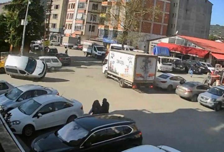 Kamyonet ile hafif ticari araç çarpıştı; 1 yaralı