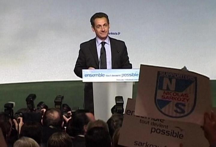 Sarkozy'ye hapisteki ilk gecede rahat yok!