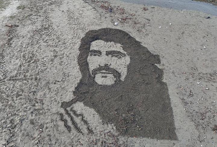 İranlı sanatçı sahile Barış Manço'yu çizdi