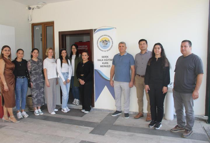 Serik'te protez tırnak kursu açıldı