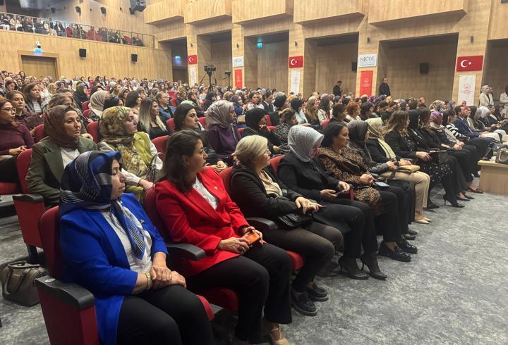 Niğde'de koruyucu aileler buluştu