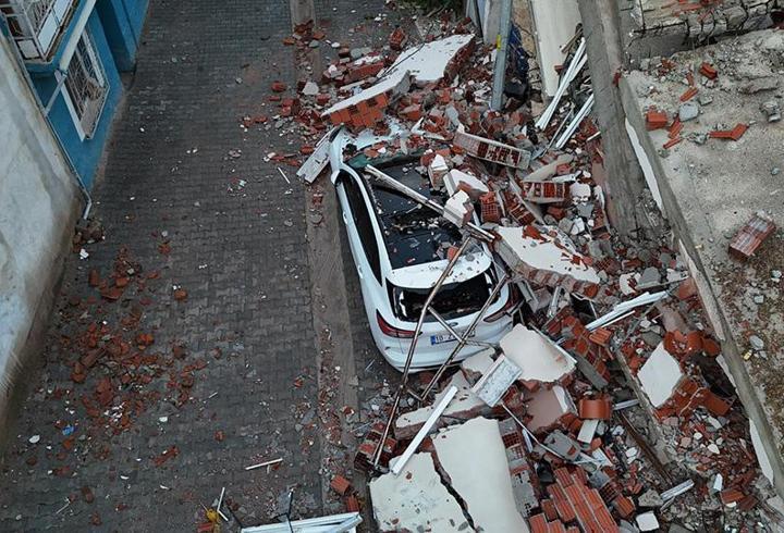 Balıkesir Sındırgı'da son durum: Hasarın boyutu gün ağarınca ortaya çıktı