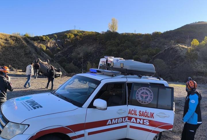 Bingöl’de hafif ticari araç takla attı: 5 yaralı