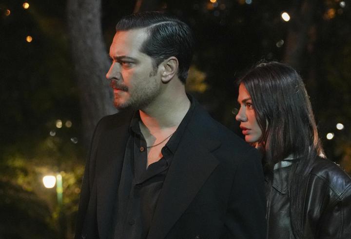 Demet Özdemir’e sette sürpriz doğum günü! Pastayı görünce duygulandı