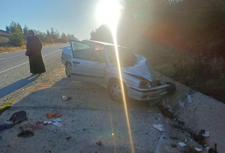 Bilecik'te park halindeki araca çarpan otomobildeki 2 kişi yaralandı