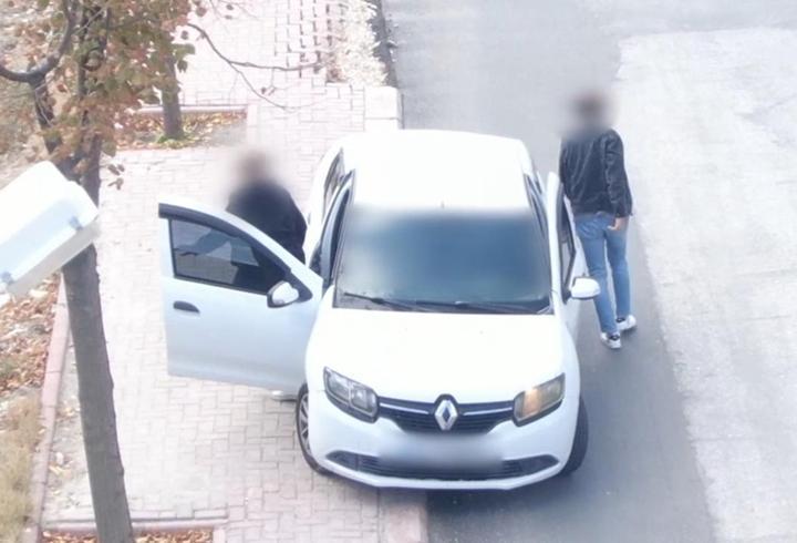 Ehliyetsiz sürücü dron kamerasına yakalandı