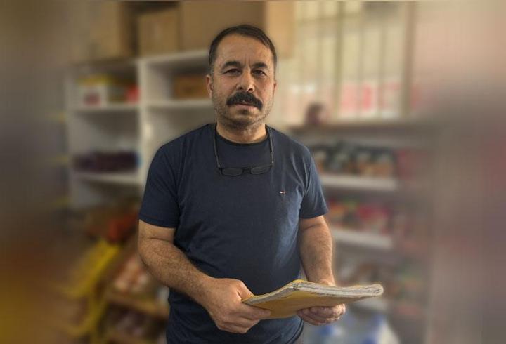 Hatay'da bir hayırsever mahallelinin markete borcunu ödedi