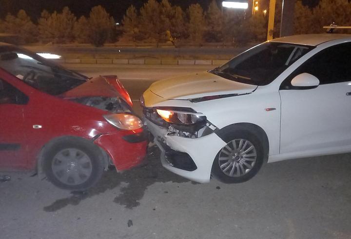 Radar aracına otomobil çarptı: 2 yaralı