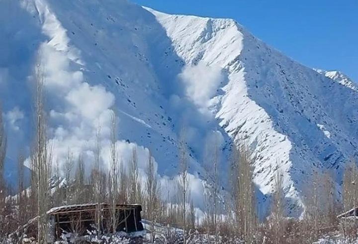 Nepal'de dağcıların üzerine çığ düştü: 7 ölü