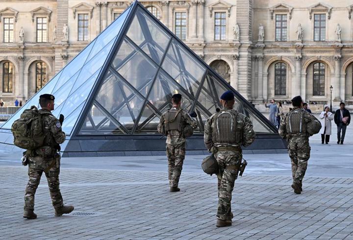 Louvre Müzesi’ndeki tarihi soygunda yeni skandal