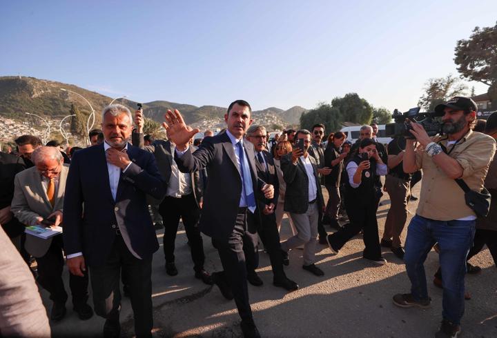 Yabancı gazeteciler Hatay’daki yeniden imar çalışmalarına hayran kaldı! Bakan Murat Kurum: Asrın inşa seferberliği dünya çapında takdir görüyor