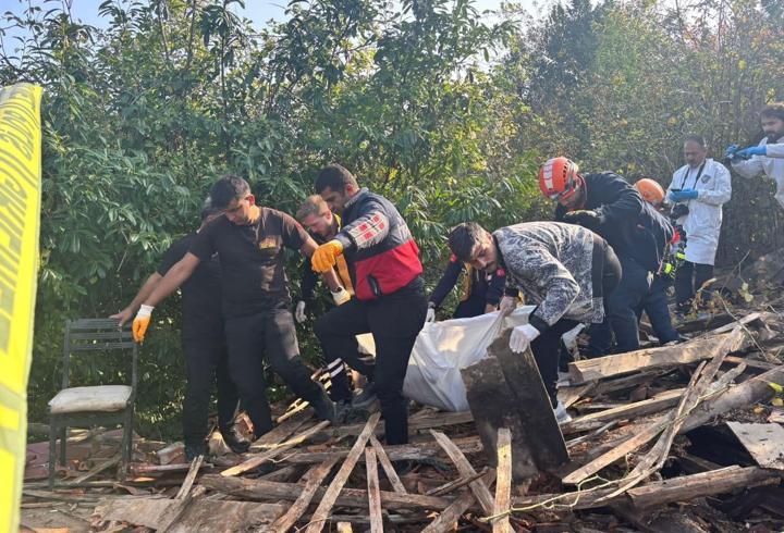 Tahtalarını sökerken ahşap ev yıkıldı; altında kalan sahibi öldü