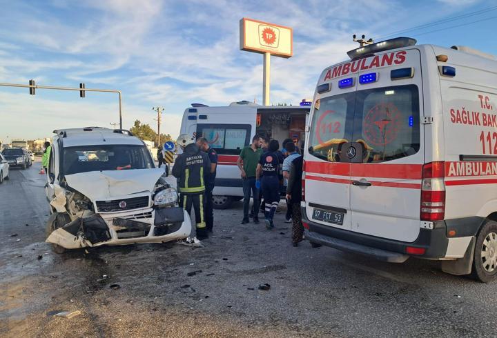 Serik'te kaza: 4 yaralı