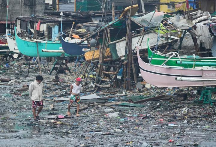 Filipinler'i vuran Fung-wong Tayfunu can aldı