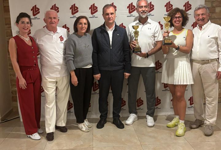 Cumhuriyet coşkusu kortlara taşındı