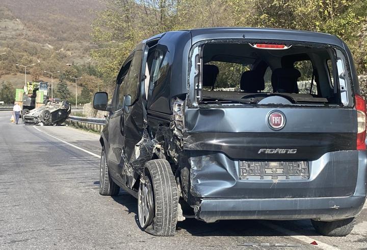 Samsun’da 3 araç kazaya karıştı; 4 yaralı 