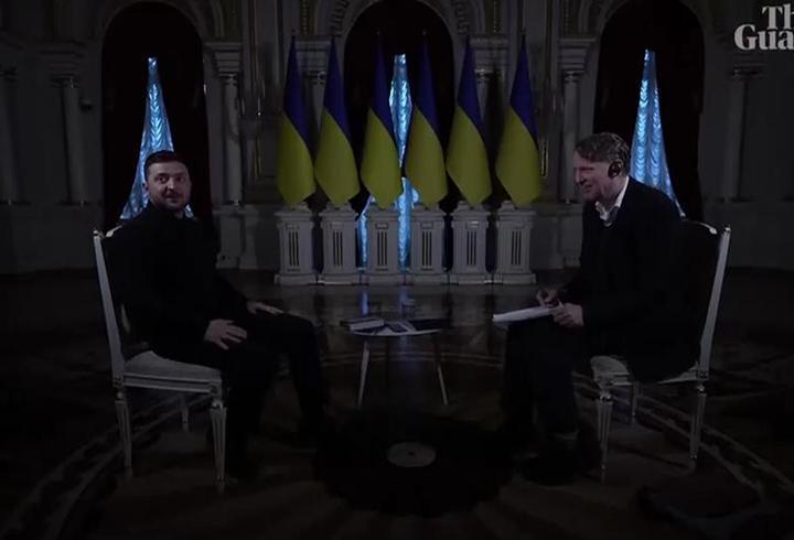 Zelenski röportajını elektrik kesintisi vurdu