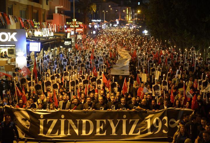 Muratpaşa'da binler Ata'ya Saygı Yürüyüşü'nde buluştu