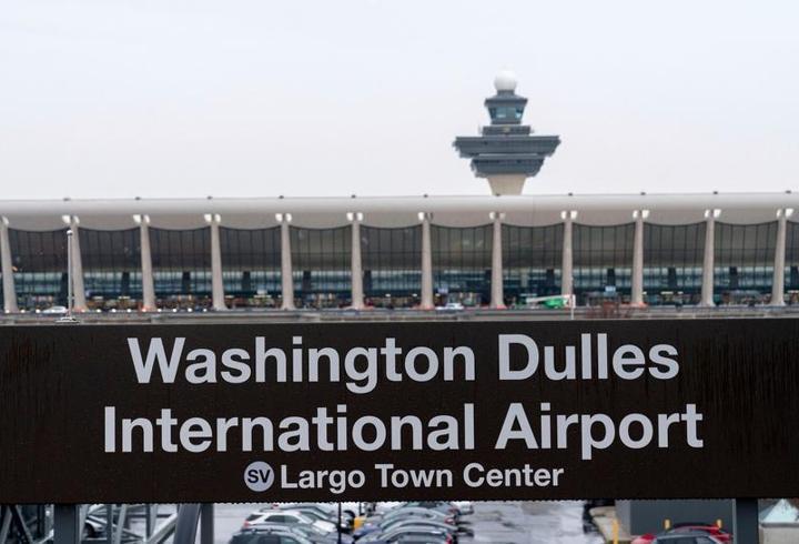 ABD'de havalimanı terminalinde yolcu taşıyan araç kaza yaptı: 18 yaralı