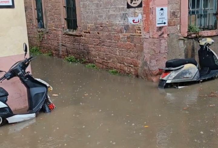 Ayvalık'ta sağanak; metrekareye 55 kilogram yağış düştü