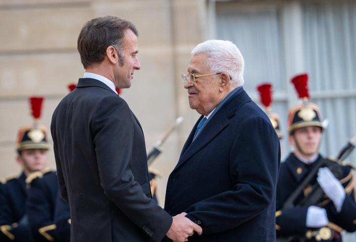 Filistin Devlet Başkanı Abbas Paris'te: Macron ile görüştü