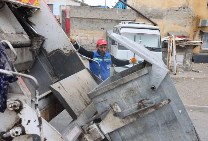 Akdeniz’de çöp konteynerleri ilaçlanıp yıkanıyor