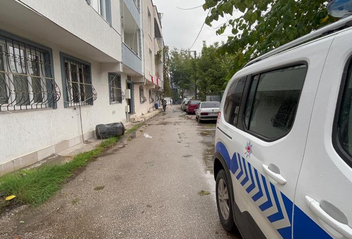 2'nci kattaki evinin balkonundan düşüp ağır yaralandı