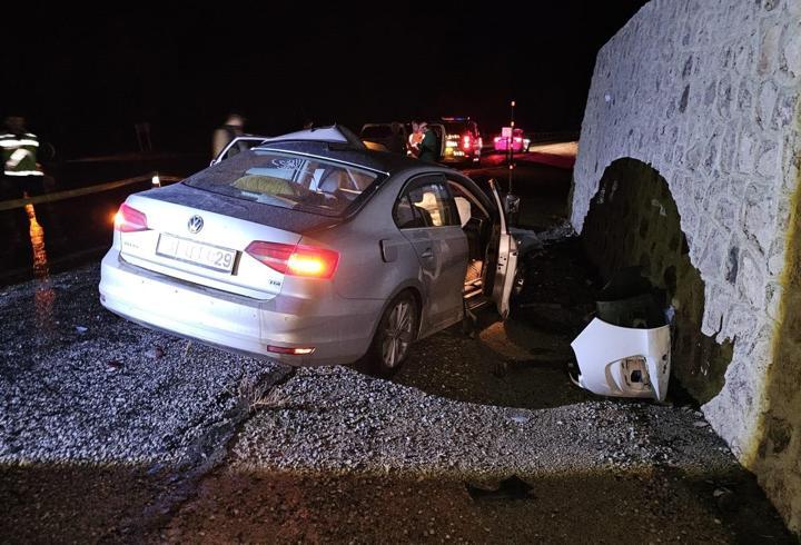 Sivas'ta otomobiller çarpıştı: 1 ölü, 2 yaralı