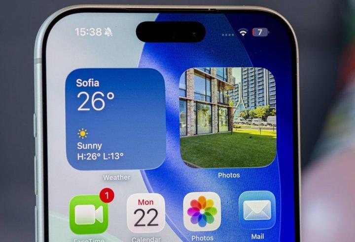 Samsung’un yaklaşmakta olan Galaxy S27 Ultra modeliyle birlikte yüz tanıma sistemini tamamen yenileyeceği öne sürülüyor. “Polar ID v1.0” adıyla geliştirilen bu teknoloji, geleneksel kamera tabanlı çözümlerden farklı olarak özel donanım ve yakın kızılötesi kutuplanmış ışık kullanıyor.1