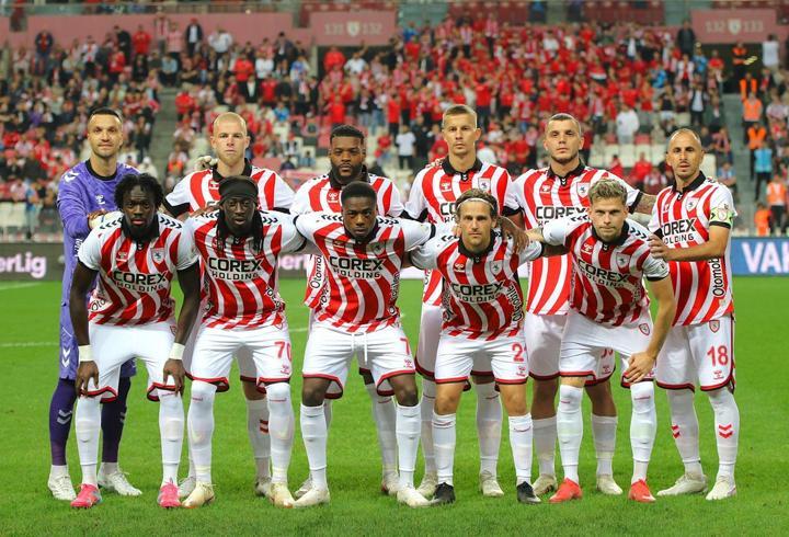 Lüksemburg-Almanya maçı canlı olarak EXXEN platformundan takip edilebilecek. 2026 FIFA Dünya Kupası Avrupa Elemeleri A Grubu'nda sahasında Almanya’yı ağırlayacak olan Lüksemburg sahadan üstünlükle ayrılmayı hedefliyor. Peki, Lüksemburg-Almanya maçı ne zaman, saat kaçta? İşte Lüksemburg-Almanya maçı canlı yayın bilgileri…1