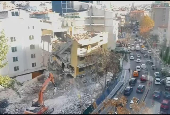 Ankara'da yıkım sırasında bina çöktü