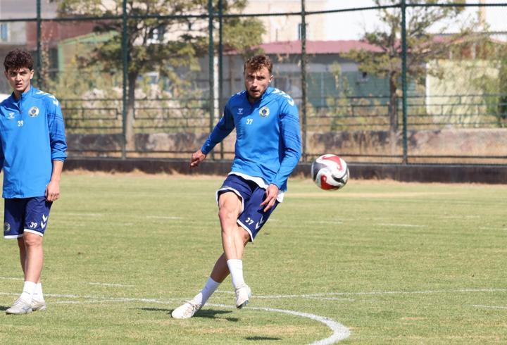 Menemen FK'da 3 oyuncu kadro dışı