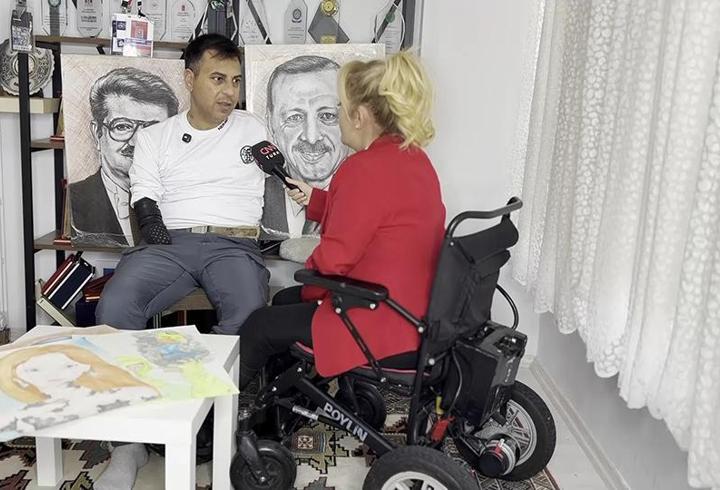 Olmayan kollarıyla hayata tutundu: Ağzıyla birbirinden güzel resimler çiziyor