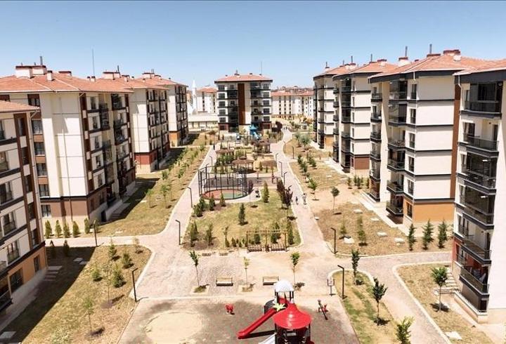 İstanbul Fatih’te bir otelde konaklayan Böcek ailesinin mide bulantısı ve kusma şikayetleriyle hastaneye başvurmasının ardından yaşanan trajedi giderek büyüdü. 12 Kasım’da hastaneye kaldırılan ailede, çocuklar Kadir Muhammet ve Masal Böcek tüm müdahalelere rağmen kurtarılamadı. Anne ve baba yoğun bakımda tedavi altına alınmış, anne Çiğdem Böcek daha sonra yaşamını yitirmişti.1