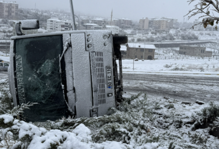 Mesudiye Belediye Başkanı Cengiz Koçyiğit, dün akşam saatlerinde ilçede etkisini artıran kar yağışının ilçe merkezinde durduğunu, yüksek kesimlerde ise aralıklarla devam ettiğini açıkladı.3