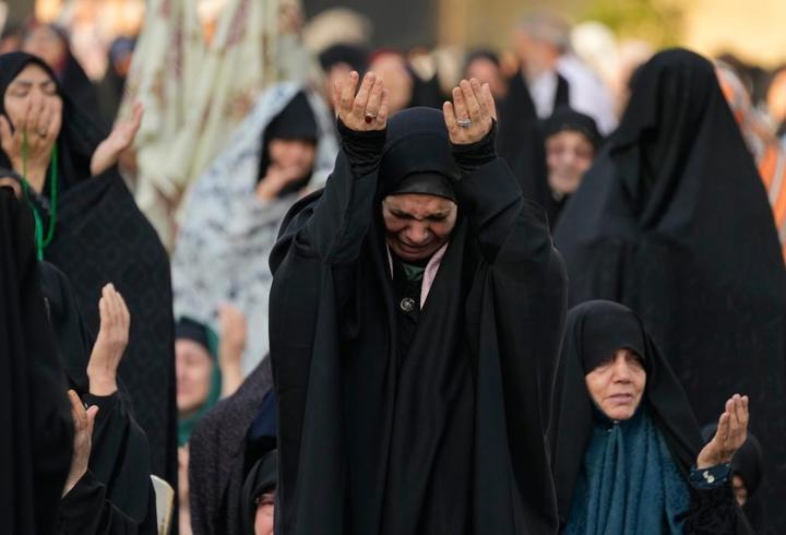 İran'da su krizi derinleşiyor: Halk gözyaşlarıyla yağmur için dua etti