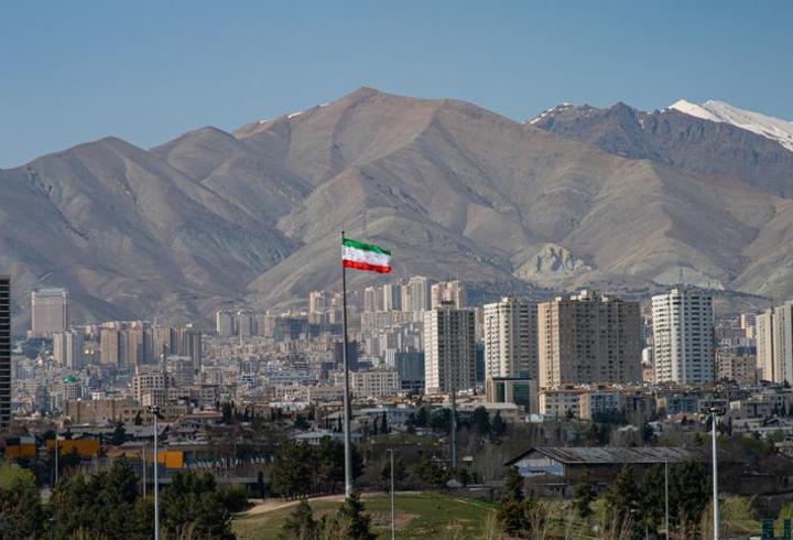 Berlin Senatosu, kentte çevre kirliliğiyle mücadele için para cezalarını büyük oranda artırdı. Yere sigara izmariti atanlara 250–3.000 euroya kadar, plastik bardak, poşet ve sakız gibi çöpleri atanlara 250–500 euro ceza uygulanacak. Moloz ve tehlikeli atık dökene ise 100 bin euroya varan cezalar getirildi. 1