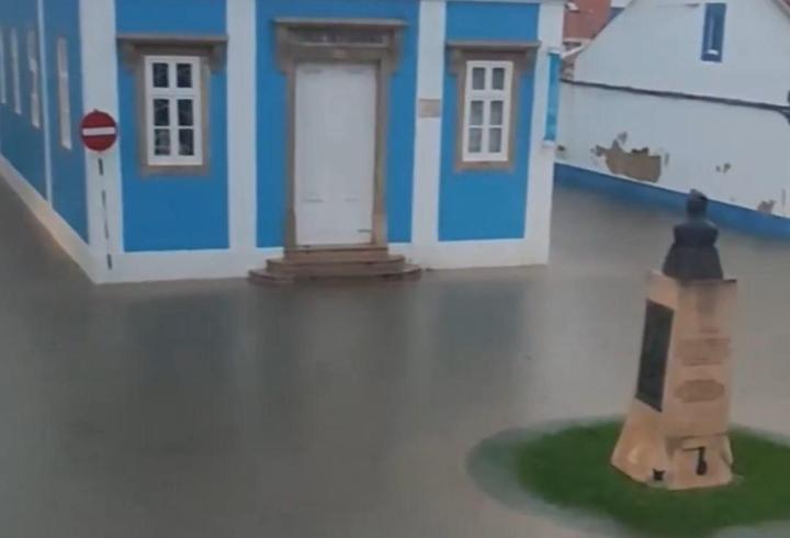 Almanya'nın başkenti Berlin’de Senato’nun kent genelinde kirlilik ile mücadele kapsamında onayladığı yeni karara göre yere sigara izmariti atmanın cezası 250 ile 3 bin euro düzeyine çıkarılırken, sokaklara moloz dökenlere ise 100 bin euroya kadar para cezası verilecek.1