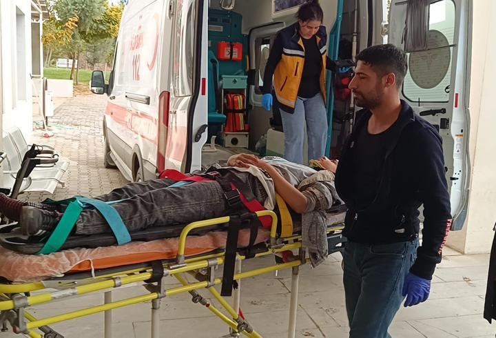 Adıyaman'da otomobil şarampole devrildi: 5 yaralı