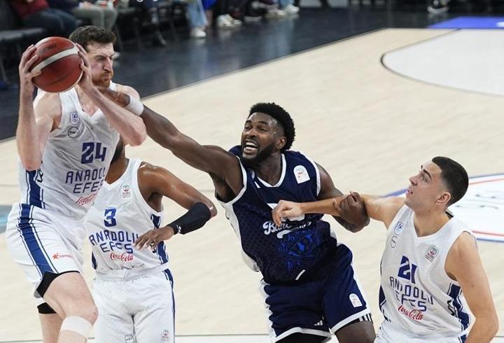 Anadolu Efes, Basketbol Süper Ligi'nde ikinci mağlubiyetini aldı