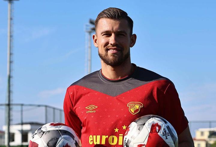 Göztepe'nin Polonyalı kalecisi Lis, performansıyla devleşiyor