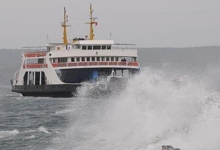 Gökçeada'da feribot seferlerine fırtına engeli