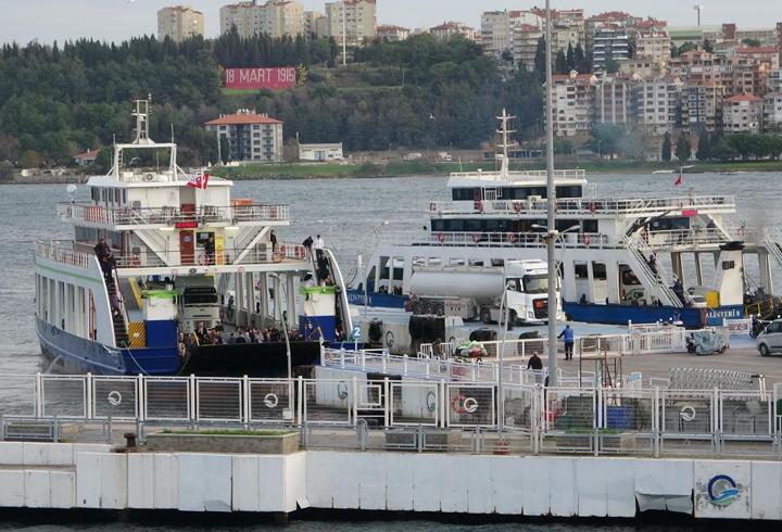 İzmir'in Balçova ilçesinde 8 Eylül'de polis merkezine yapılan ve 3 polisin şehit olduğu, 1'i polis 2 kişinin yaralandığı silahlı saldırıya ilişkin, terör örgütü DEAŞ şüphelisi 2 zanlı gözaltına alındı.
1