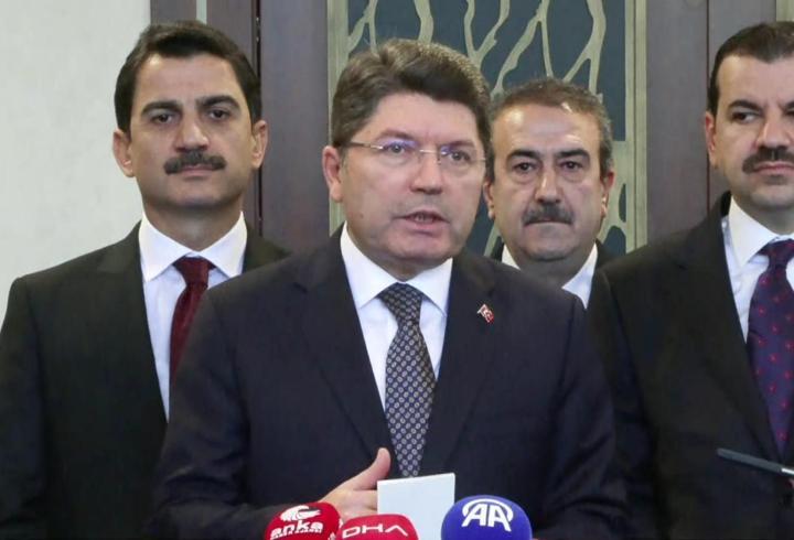 İletişim Başkanı Burhanettin Duran, Ukrayna Devlet Başkanı Volodimir Zelenskiy'nin yarın Türkiye'ye çalışma ziyareti gerçekleştireceğini duyurdu.9