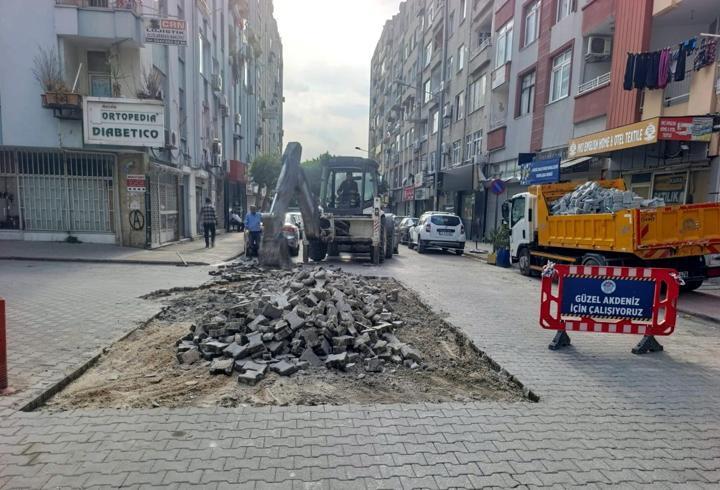 Akdeniz’de sokak yenileme çalışmaları devam ediyor