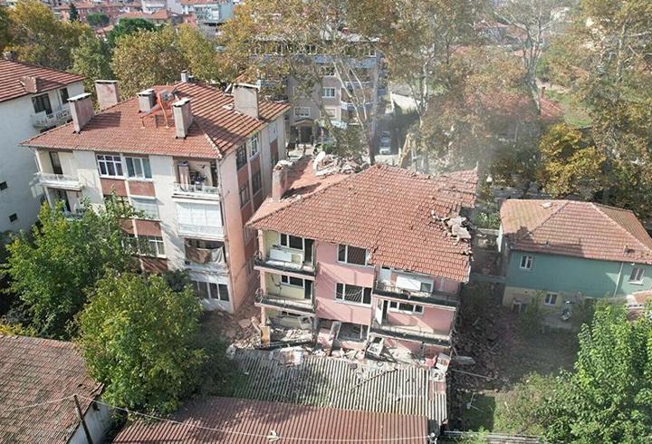 Zemin mi, yapılar mı: Sındırgı depremlerinde yıkımın sebebi ne?