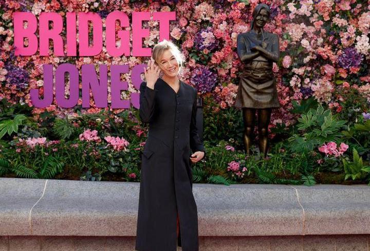 Bridget Jones heykeli dikildi