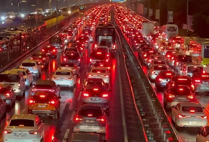 İstanbul'da trafik yoğunluğu yüzde 83'e çıktı