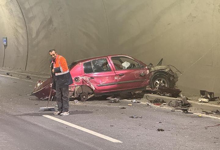 Antalya'da komşusu Tezcan K.’yi (39) elektrikli düzenekle öldürmeye çalıştığı suçlamasıyla yargılanan tutuklu sanık Serhan Kaynar (52) tahliye olmak istediğini belirterek, “Düzeneğin öldürmeyeceğini biliyordum. Elimdeki düzenek ölümcül olsaydı da insan hemen ölmez" dedi.1