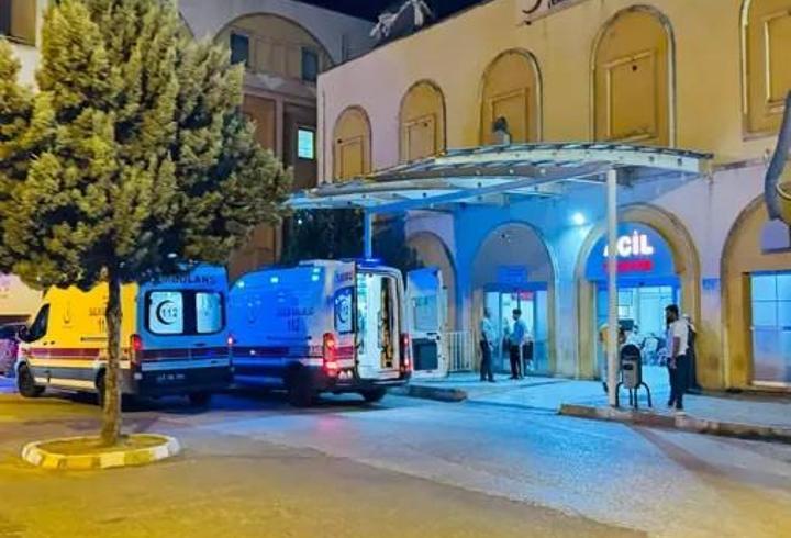Mardin'de motosiklet devrildi: 2 yaralı